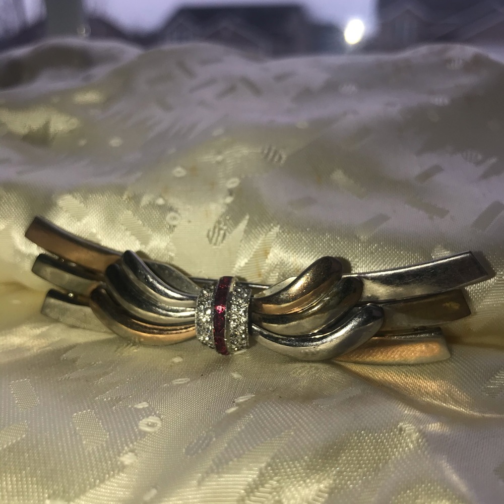 Antique Brooch/Pin View 2